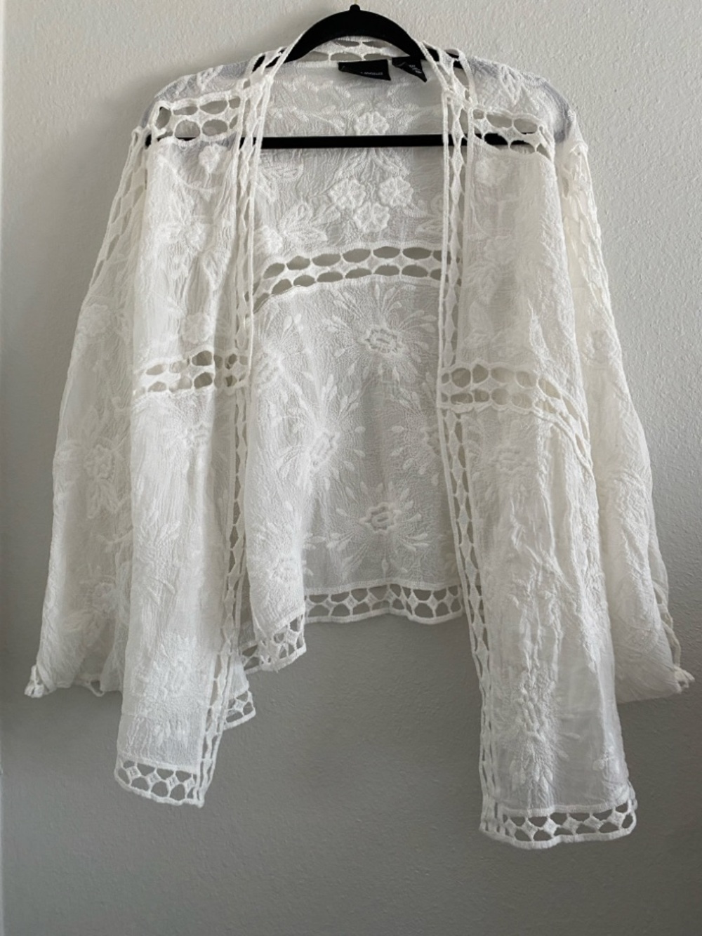 Liv Los Angeles Kimono Jacket White Embroidered Boho Festival